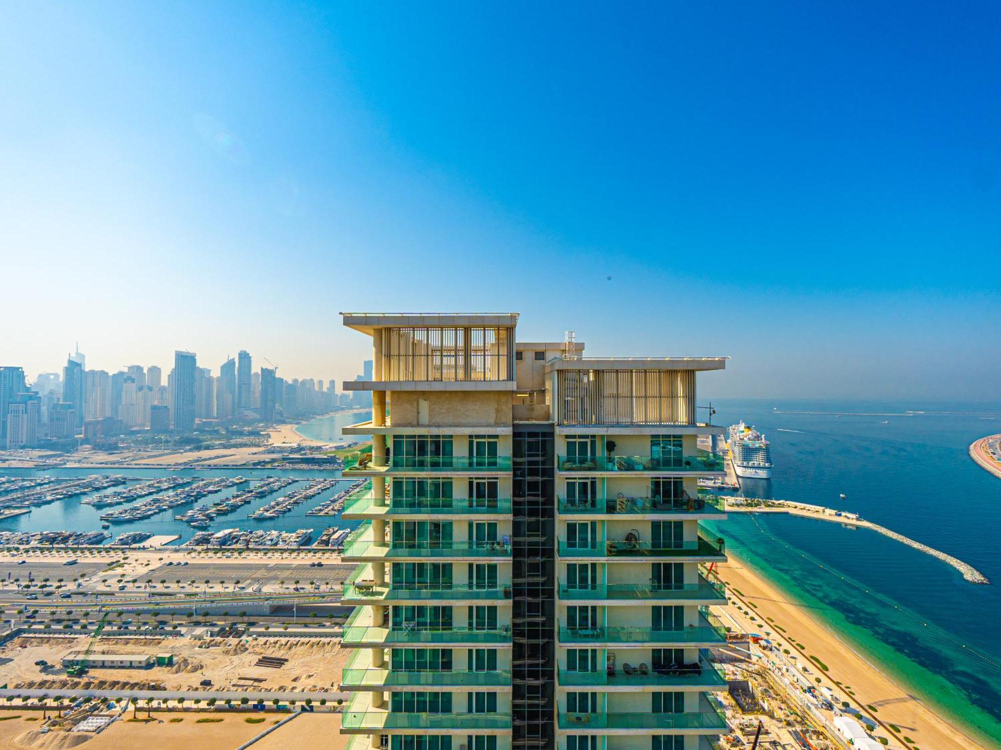1br In Marina Harbour Beachfront By Anw